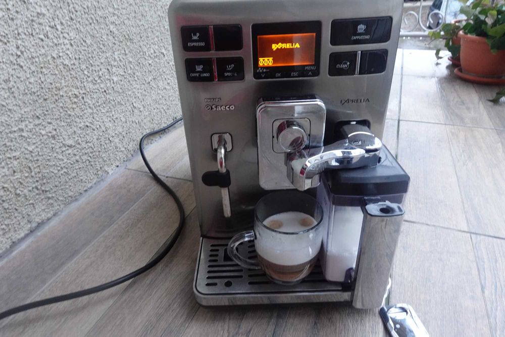Saeco Exprelia espressor automat cu cana lapte