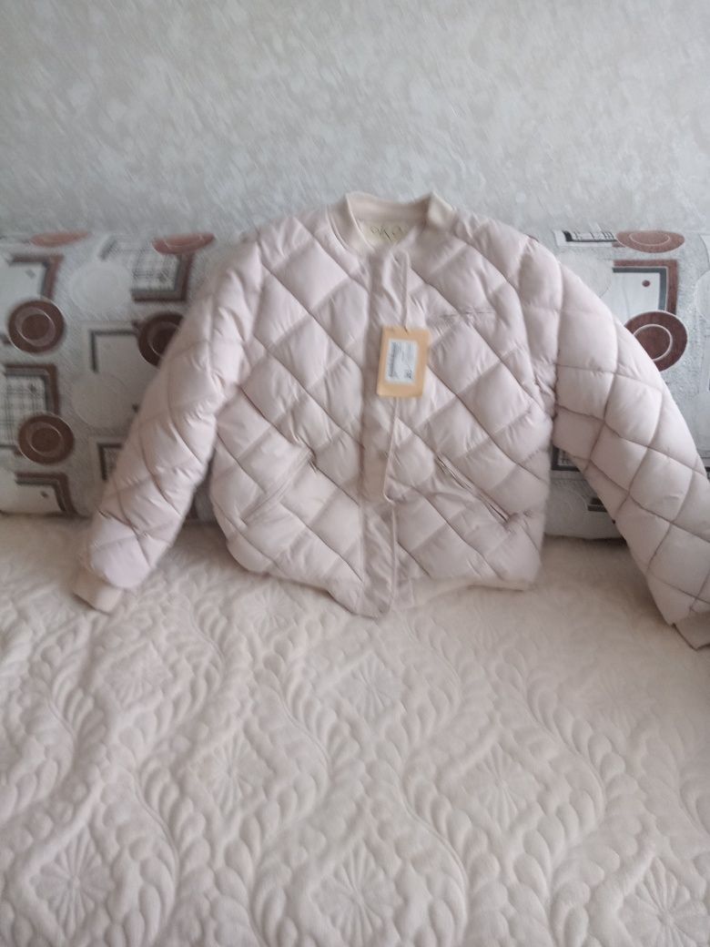 Продам куртку женскую (бомбер)