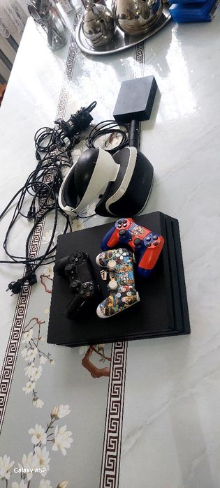 PlayStation 4 Pro + VR комплект + 3 геймпада