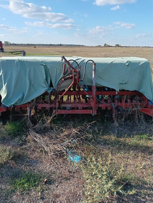Semănătoare de lucernă, grâu, orz