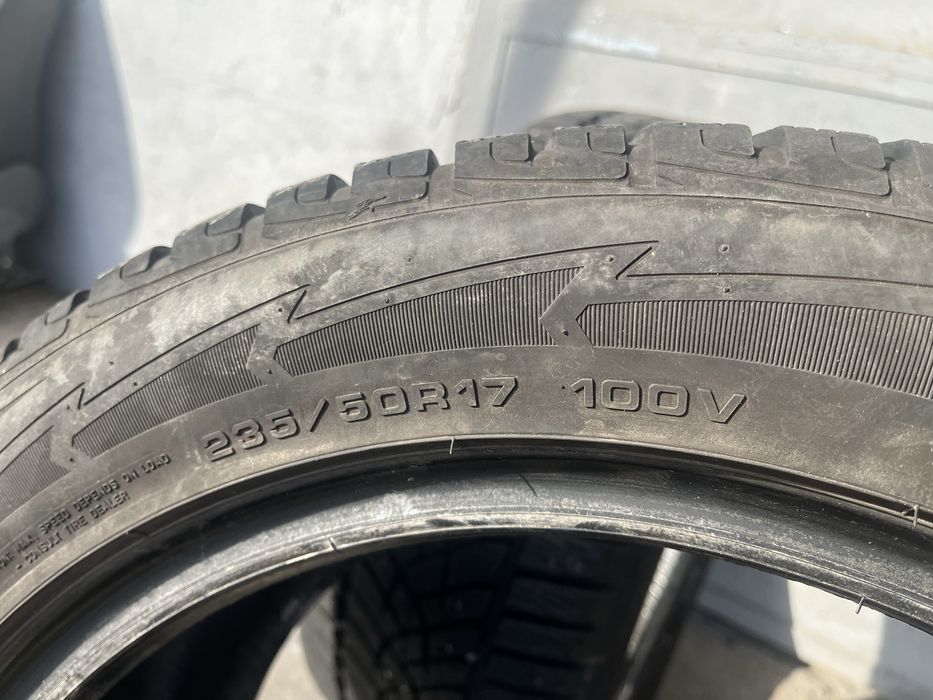 2 бр. зимни гуми 235/50/17 GoodYear 7 mm DOT 0219