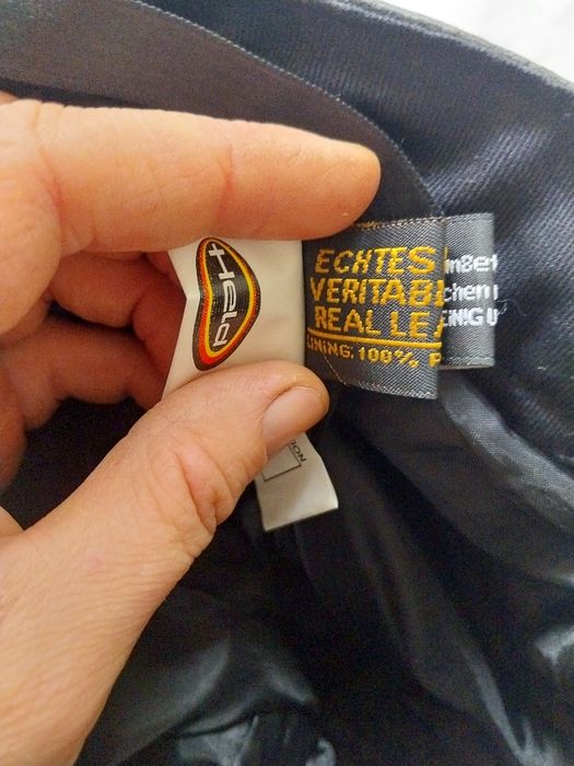 Pantaloni de piele mărimea aprox. 42.