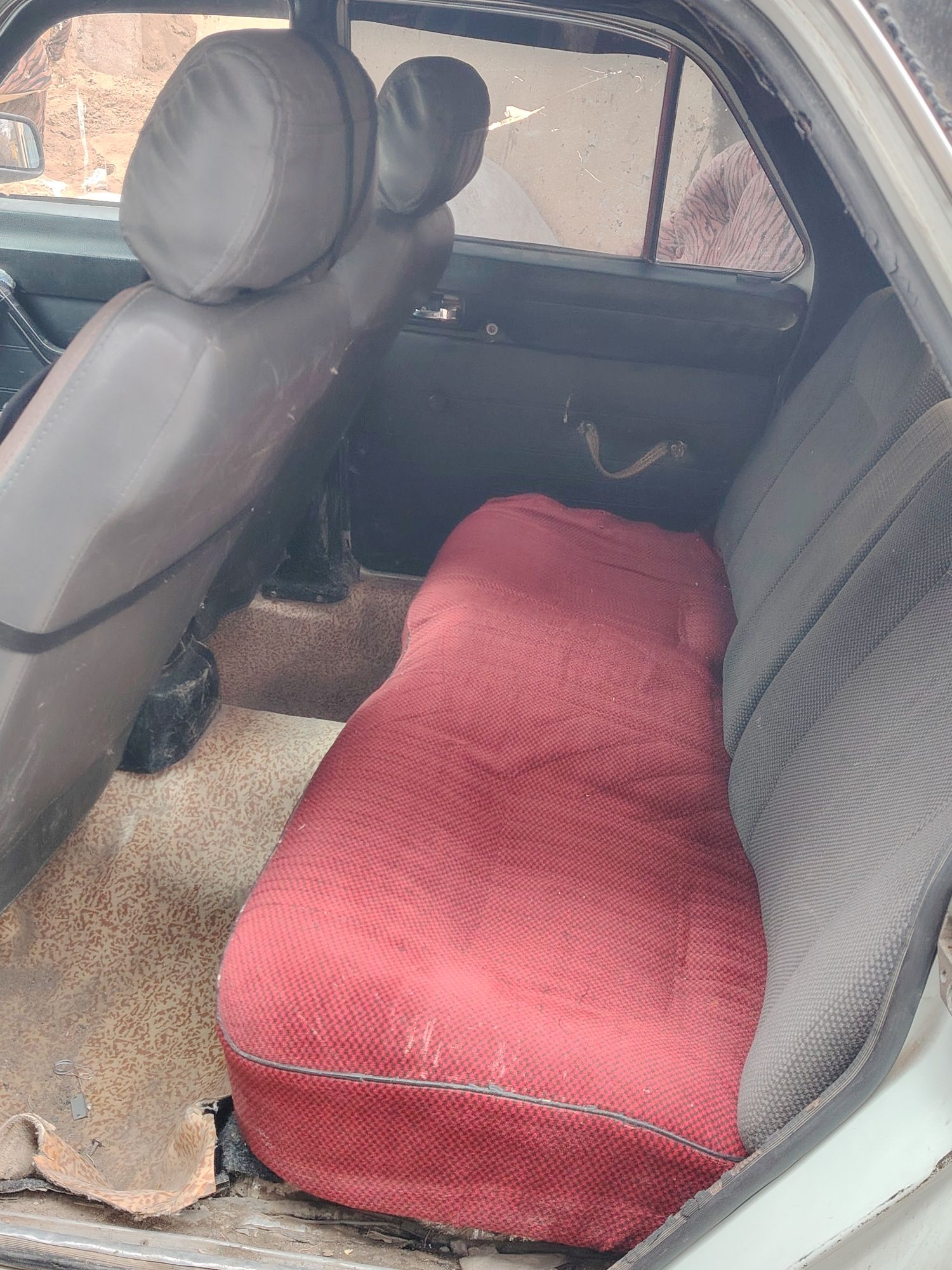 Gaz 3110 Volga yurib turibdi
