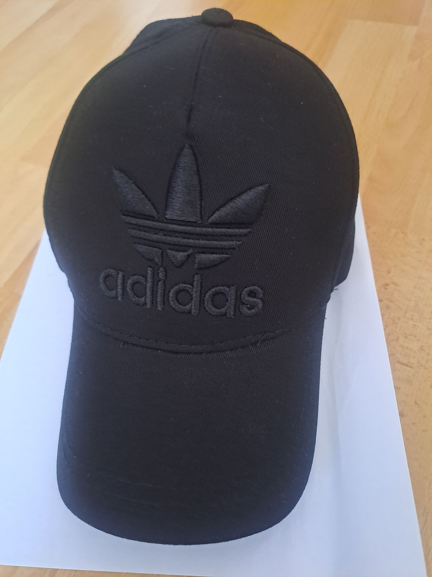 Vind Șapcă Adidas nouă