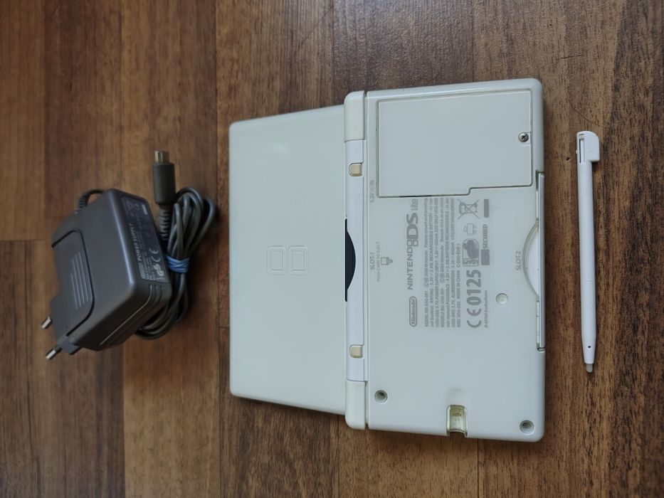 Nintendo ds lite modat 100 jocuri