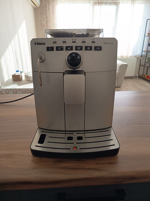Кафе автомат Saeco intuita