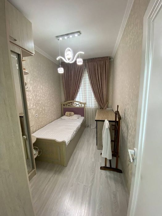 Продаётся 3 х ком кв в чирчике 1 этаж Навастройка вся мебель остаётся