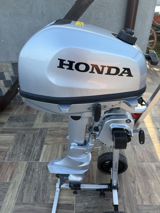 ЧИСТО НОВ! Двигател за лодка honda 6кс