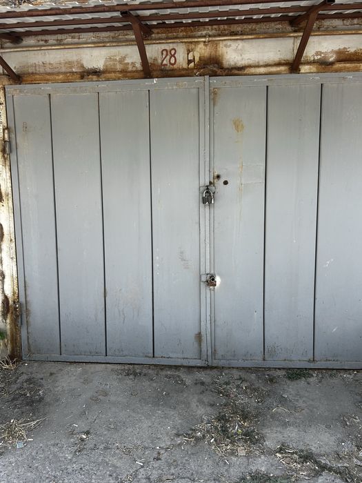 Продам гараж срочно ! Находится в 17 микрорайоне  .