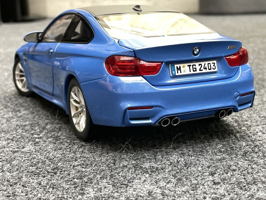 BMW F33 1/18 Paragon