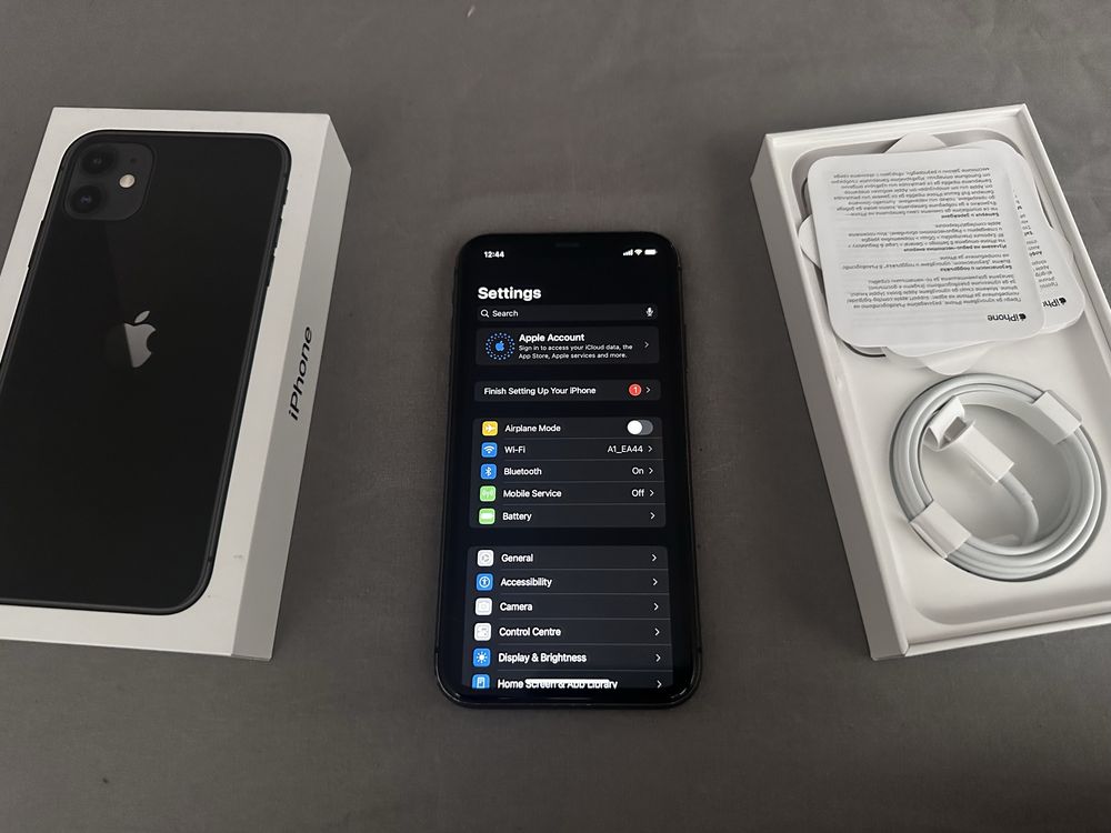 iPhone 11 64GB  - Black - 85% Batt