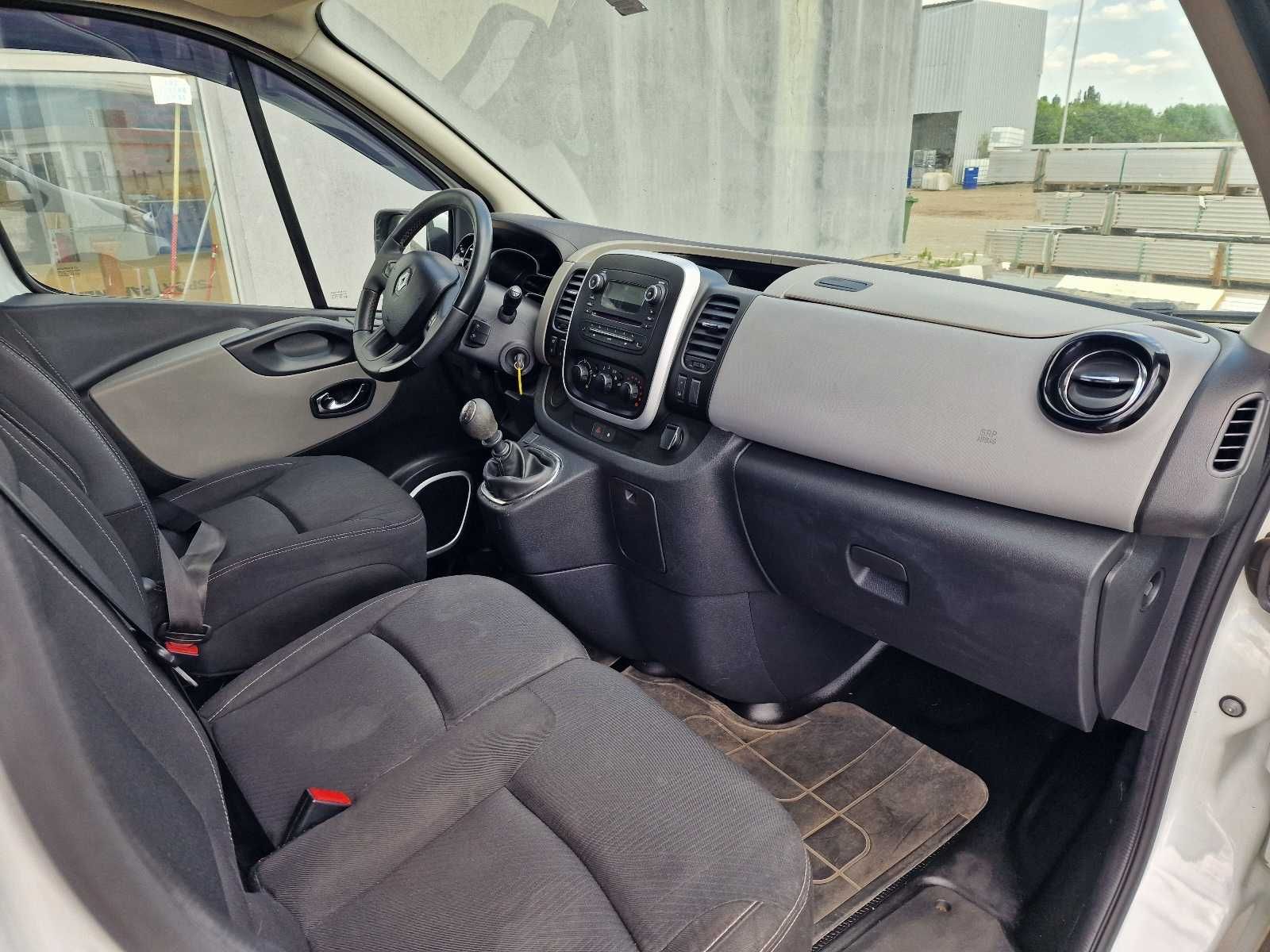 Renault Trafic 1.6D, an 2019, 249 000km, 9 locuri