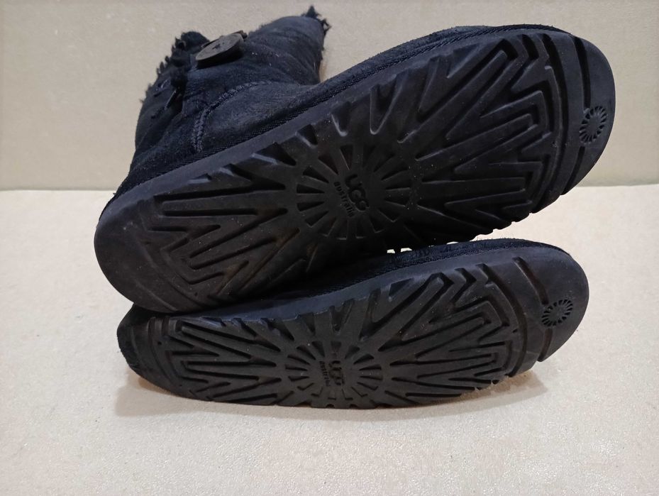 кожени ботуши UGG N 37 - 35 лв