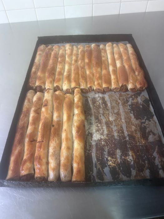 Производство и доставка на прясно изпечени закуски и баници