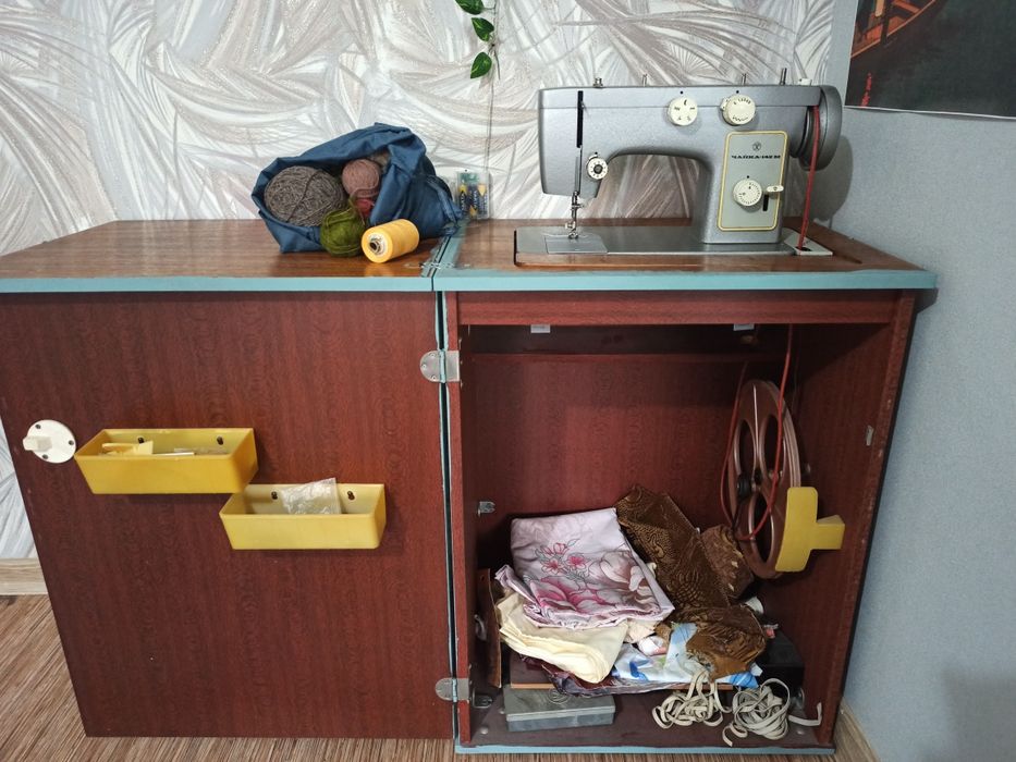 Продам швейную машинку чайка 142М б/у