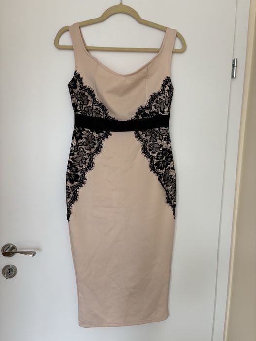 Елегантна дамска рокля с дантела