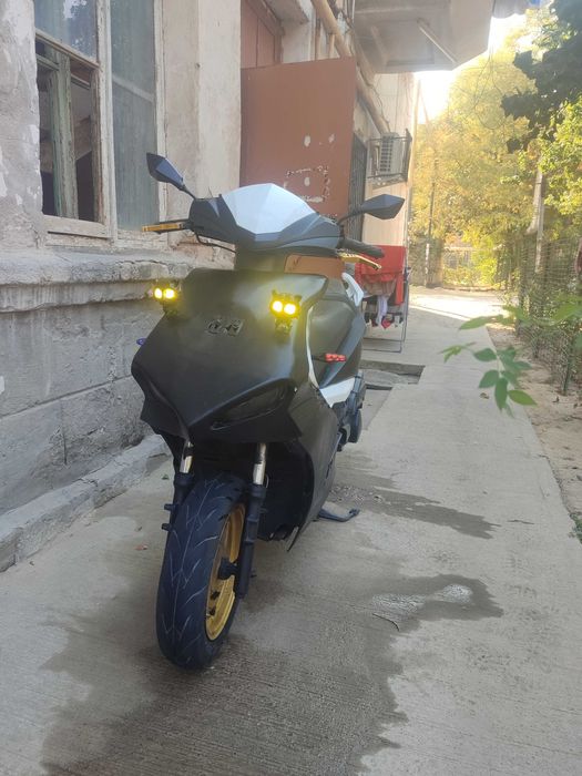 Скутер италия r2