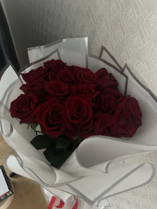 Продам метровые розы, 17 шт