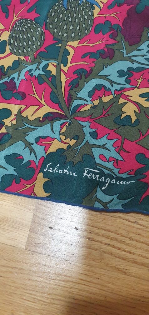 Esarfa Salvatore Ferragamo autentica
