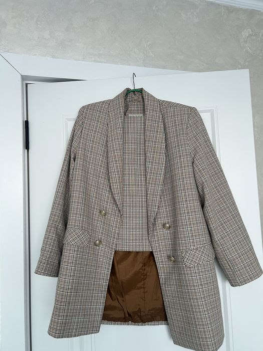 Продается костюм с юбкой