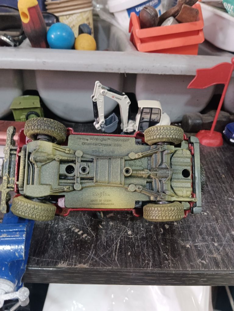 Maisto 1/27 jeep