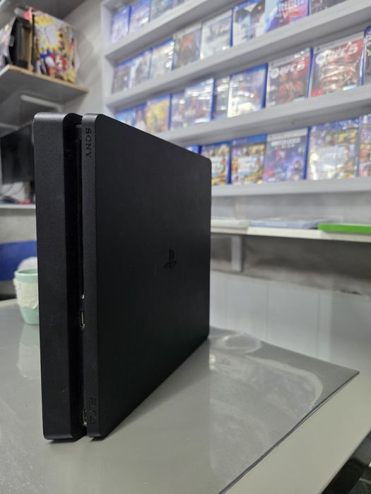Продается игровой консол Sony Playstation 4 slim взлом версия 1202