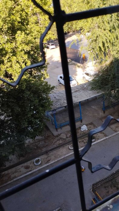 Chirchiq shahri 10-mikrorayondan 2-xonali kvartira sotiladi.