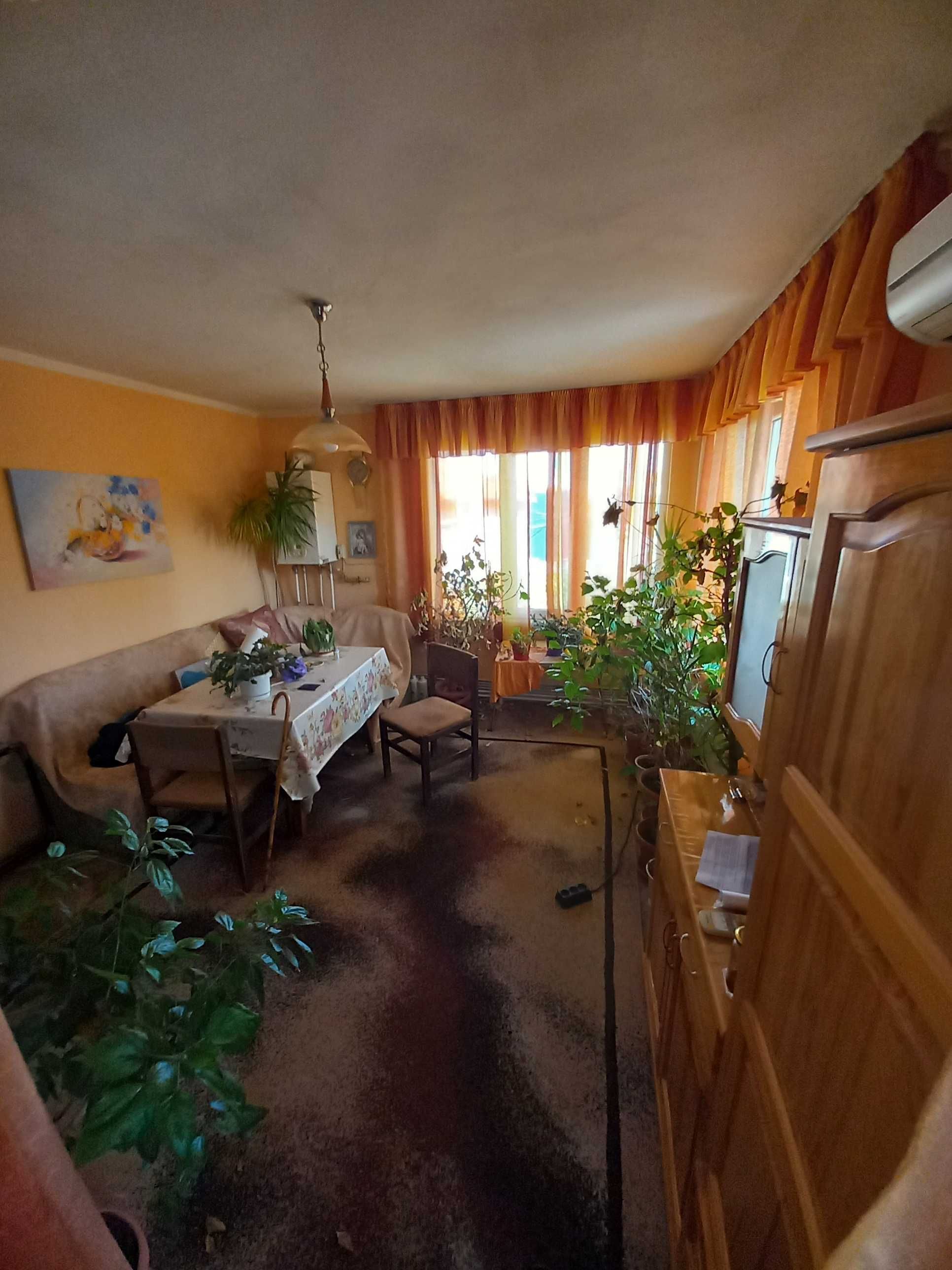 Тристаен апартамент и Мезонет - За продажба - гр. Разград, кв. Житница
