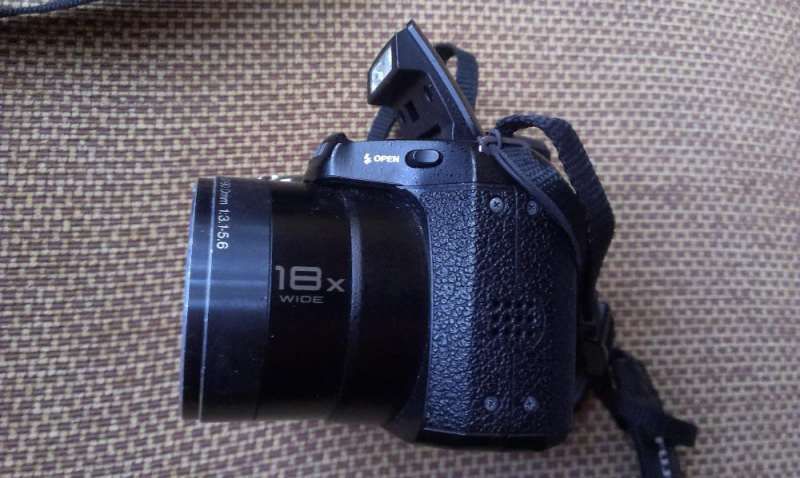 Продавам цифров фотоапарат Fuji FinePix S1800