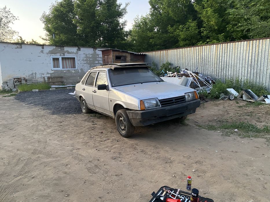 Продам машину ваз 21099