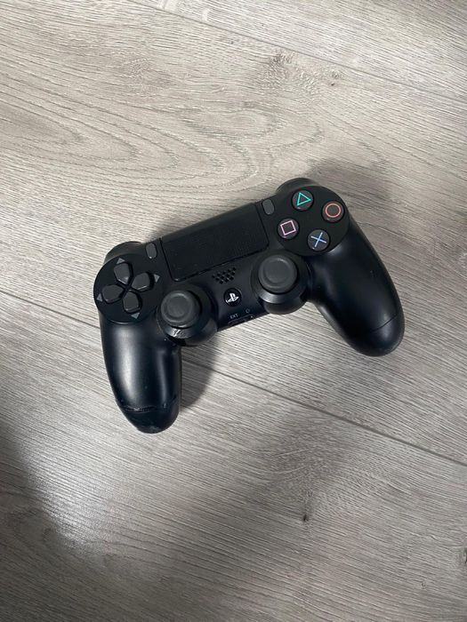 Vand  ps 4 cu jocuri multe