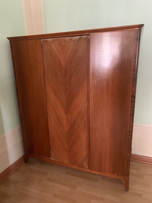 Продается шкаф высота 175 ширина 145 ,цвет светлый