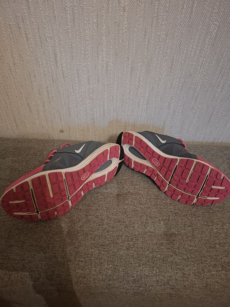 Дамски маратонки Nike