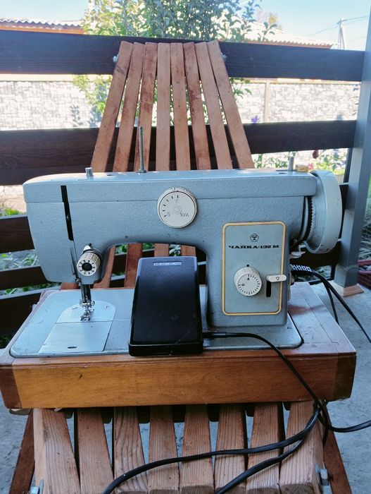 Продам швейную машинку Чайка