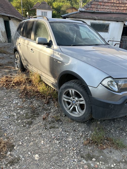 Vînd bmw x3 pentru dezmembrări