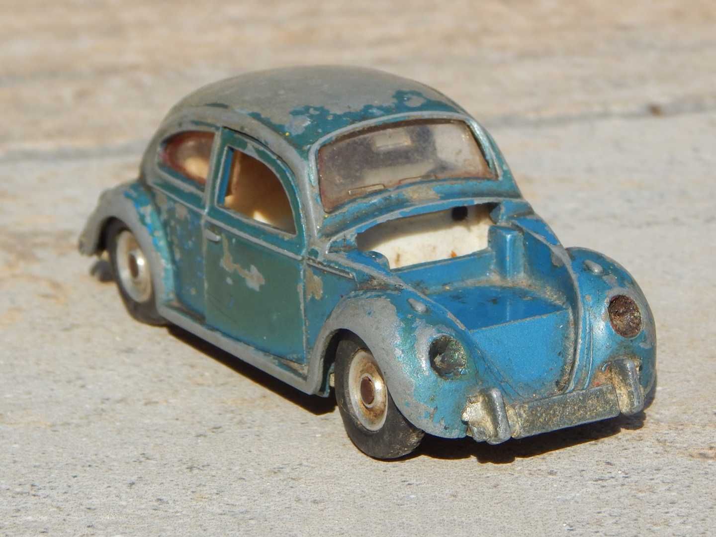 Macheta Volkswagen 1300 Sedan Dinky Mecanno pt piese 1:43 veche