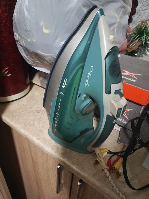 Продаю утюги 2 шт