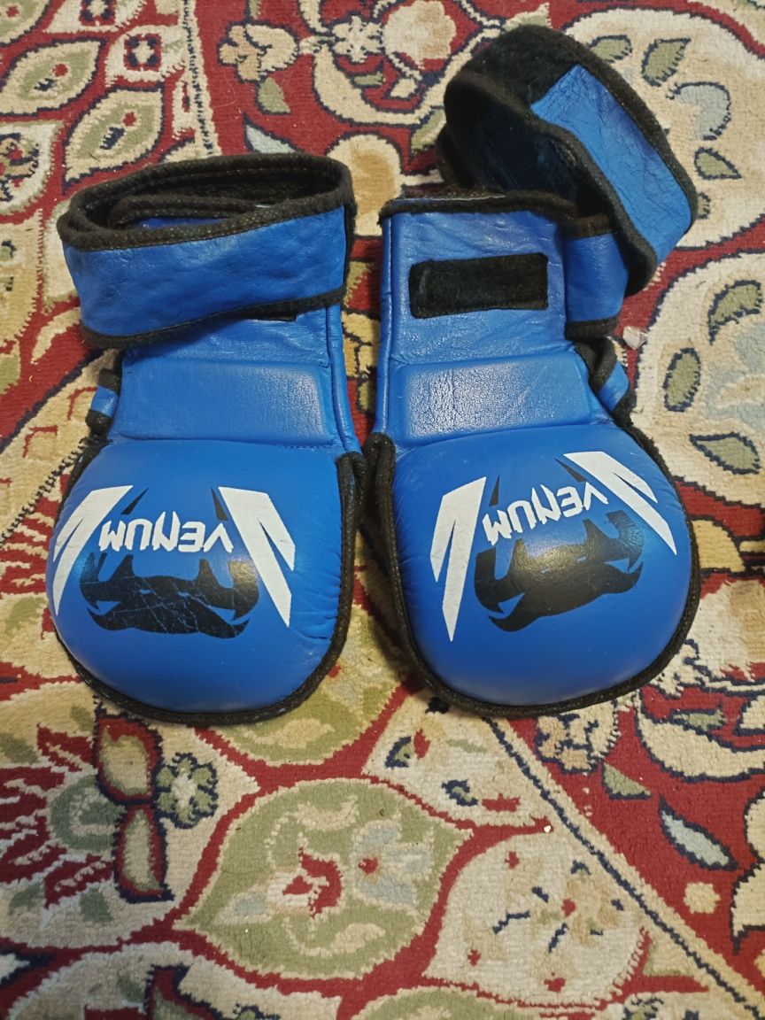 Перчатки ММА перчатка