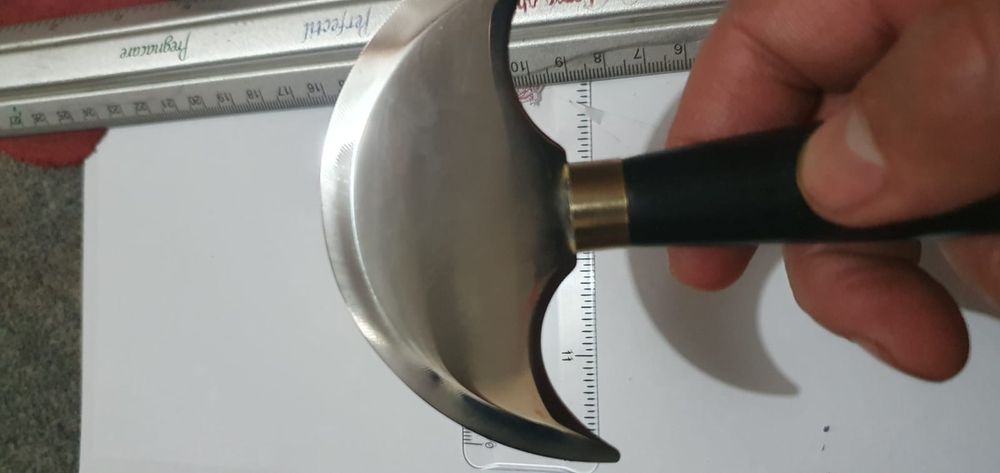 Cutit taiat piele semiluna