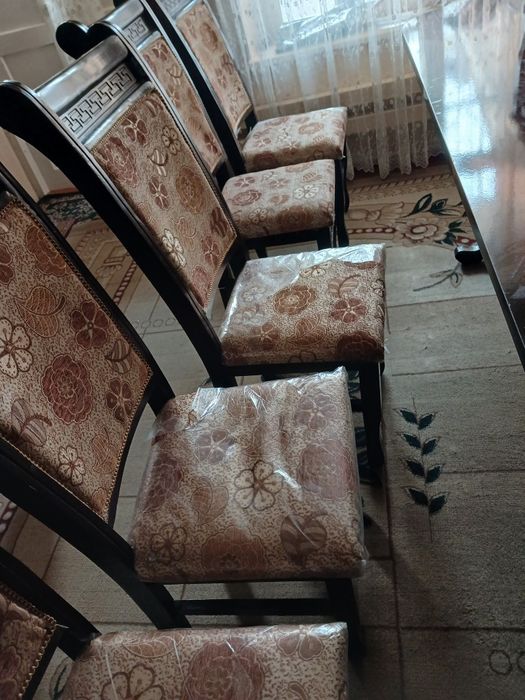 10 kishilik stol stul sotiladi