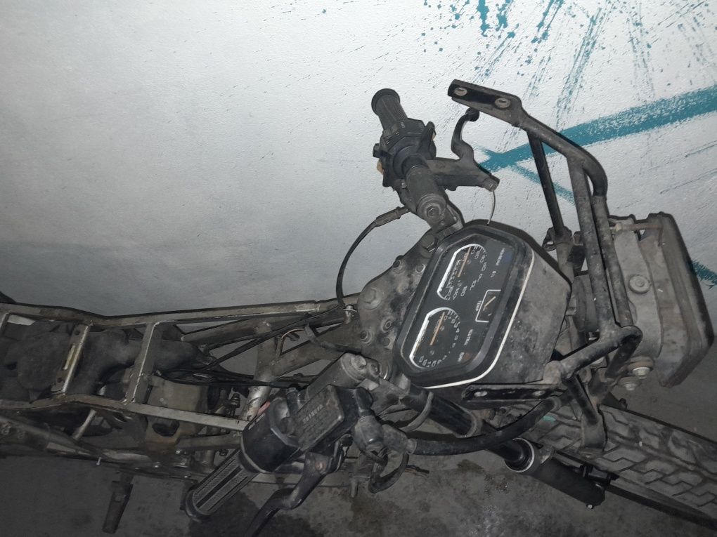 Suzuki RG 125  на части