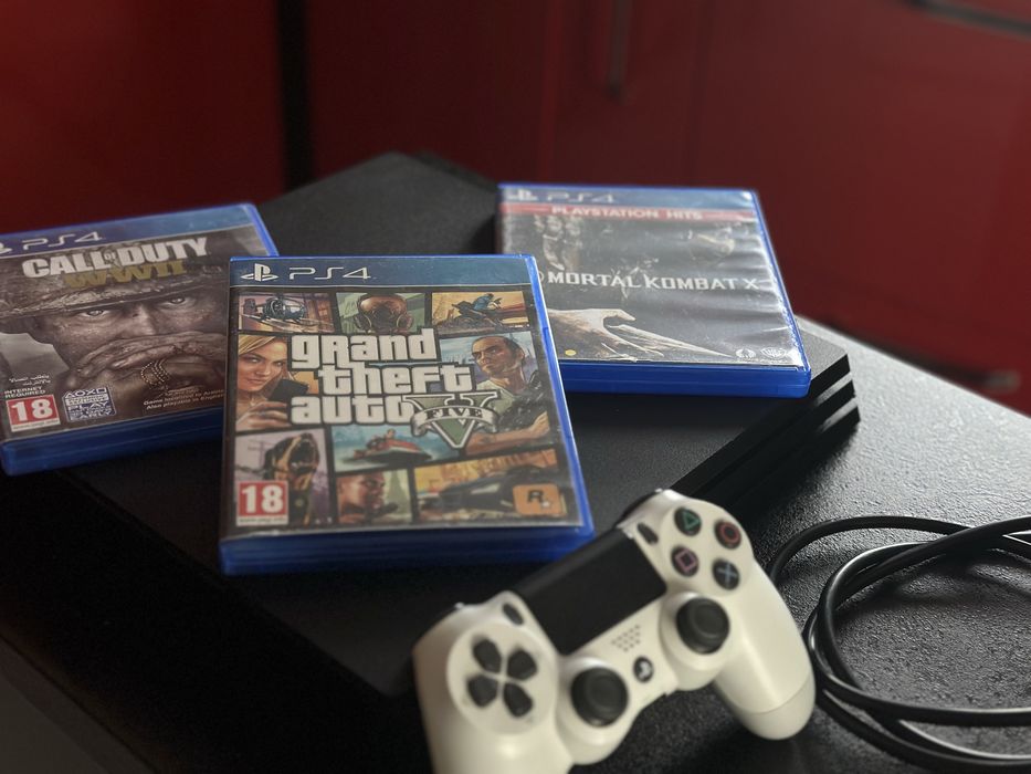 PlayStation 4 PRO 1TB + JoyStick + 3 Игри + Кабели