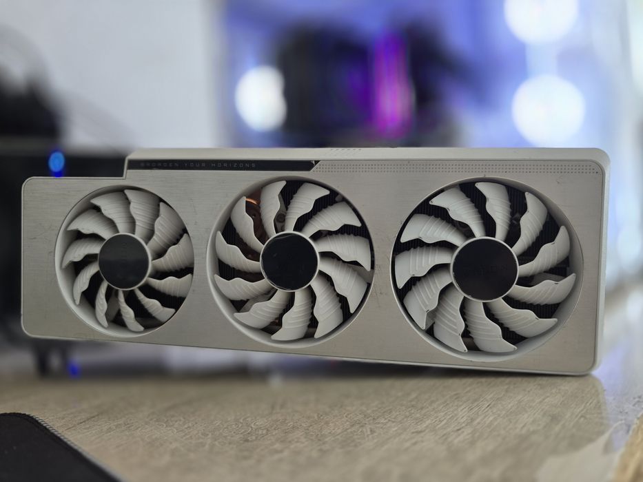 Продам мощную топовую игровую видеокарту Gigabyte VisionRTX 3080/10гб/