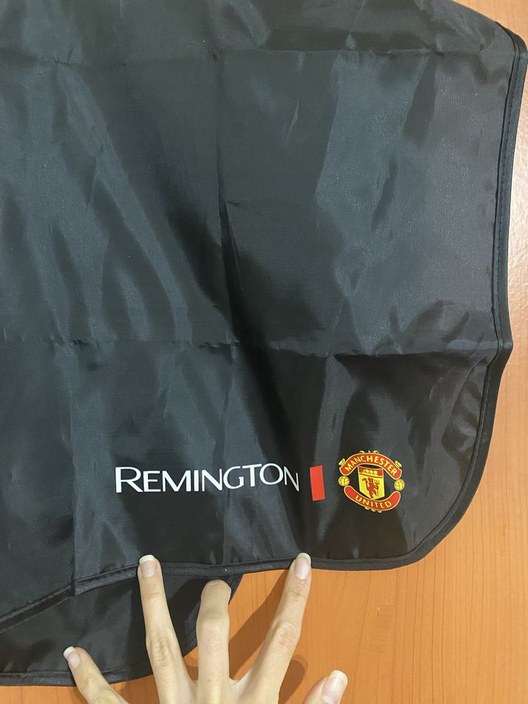 Фризьорска пелерина Manchester Untited / Remington