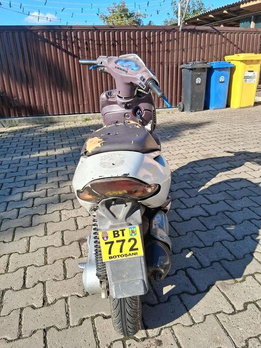 Vând scuter Aprilia Sonic GP