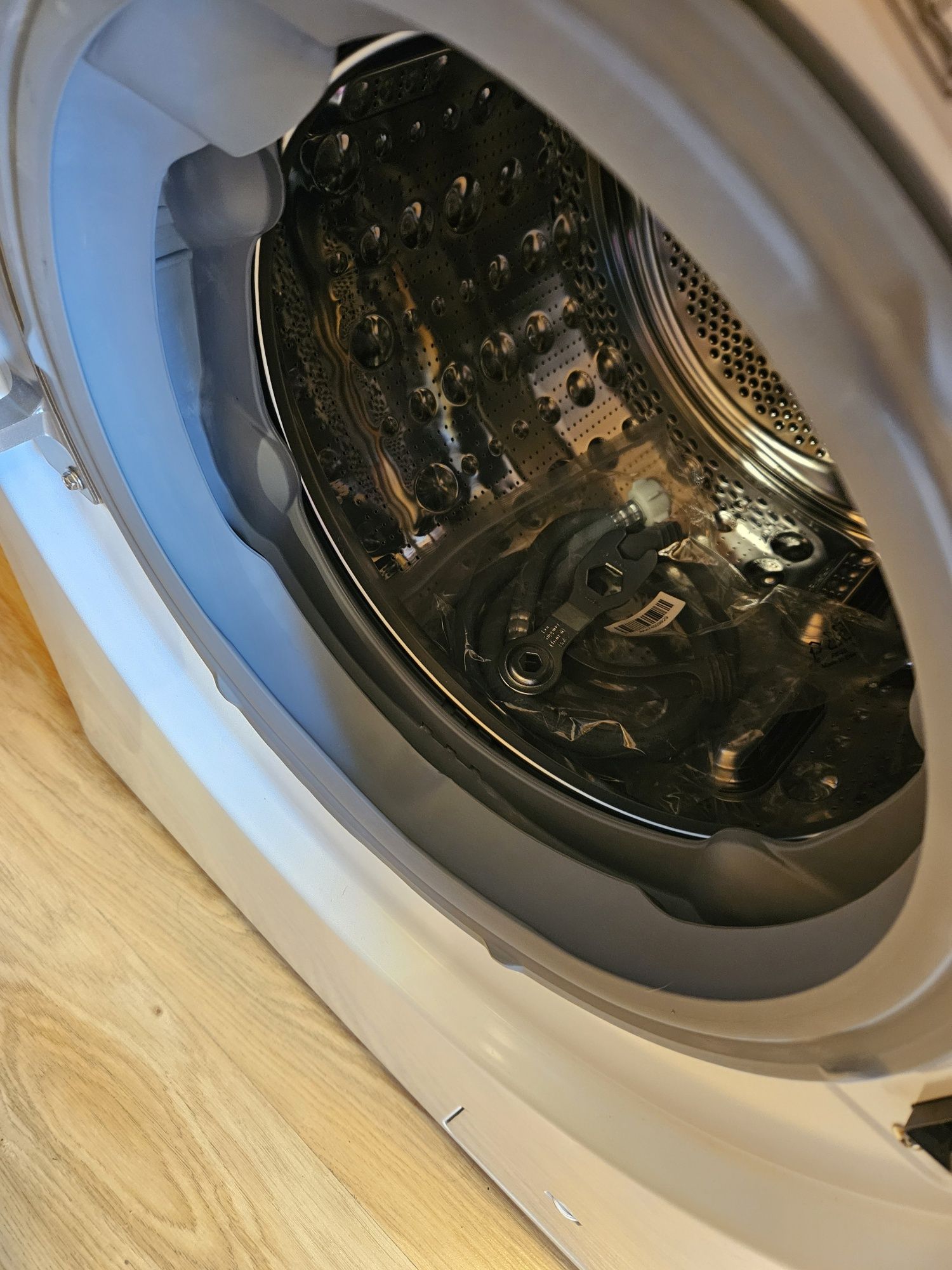 ПЕРАЛНЯ LG 13 kg Чисто Нова !!!