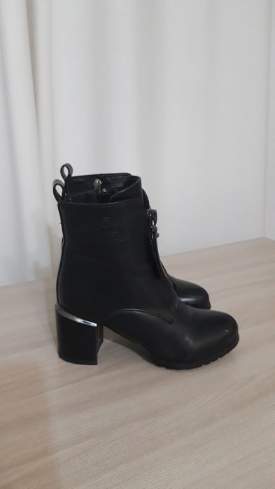 Продам ботильоны 33 размер