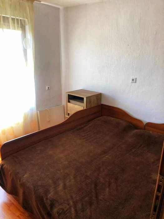 Дава се под наем Етаж от къща в Варна, Цветен квартал - 60 кв.м за 331.5 € - Снимка #2