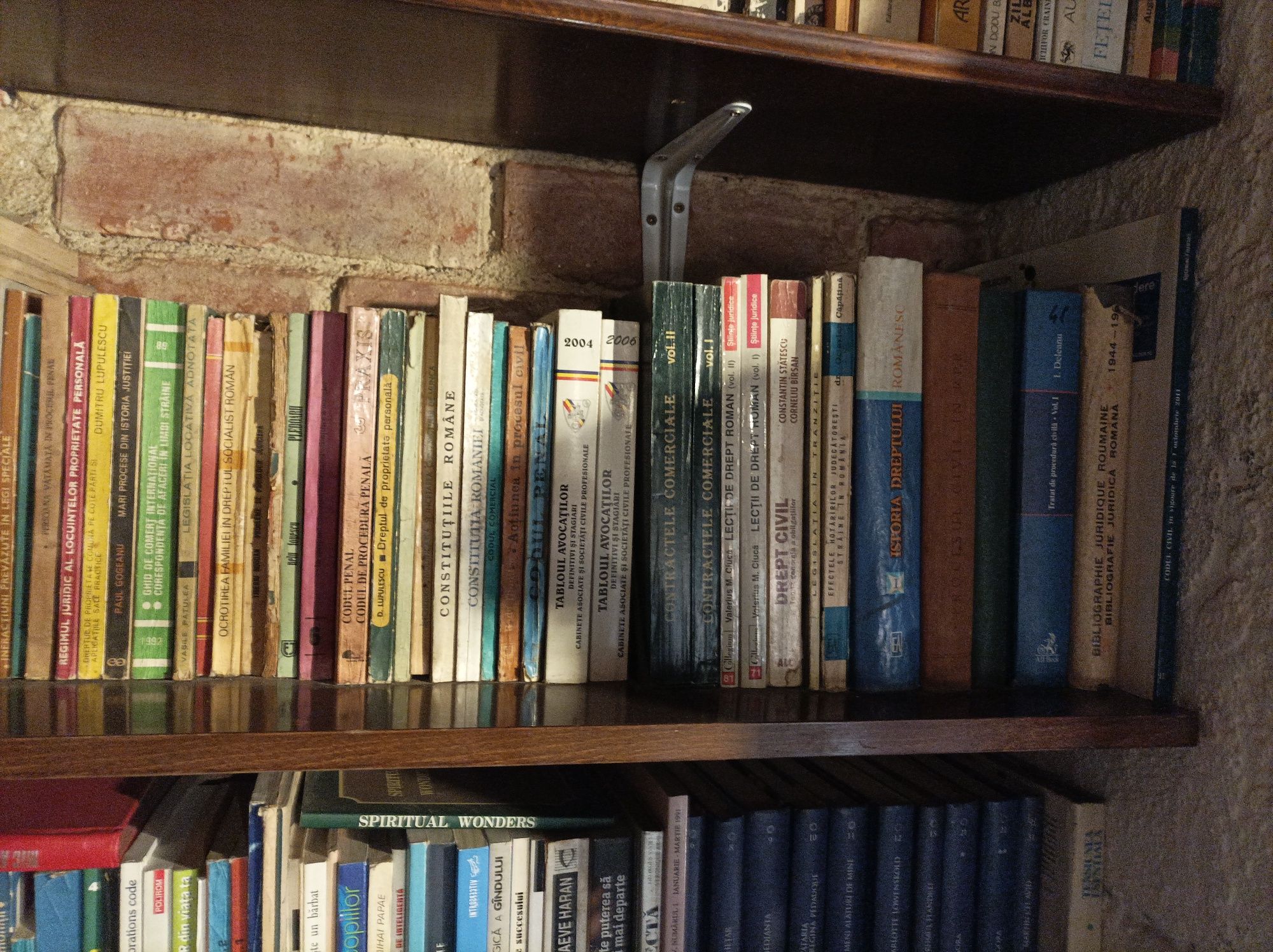 Colecție de 75 de cărți vechi de drept
