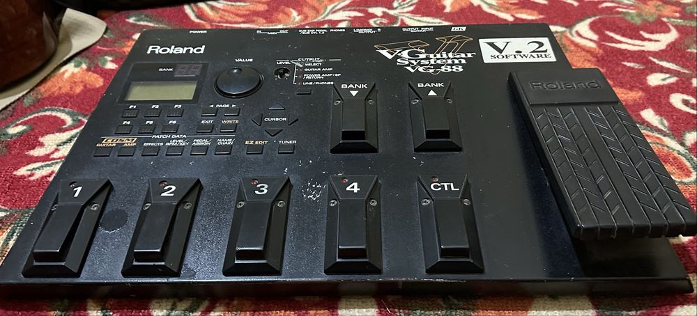 Roland VG 88 va Fender elektro gitara